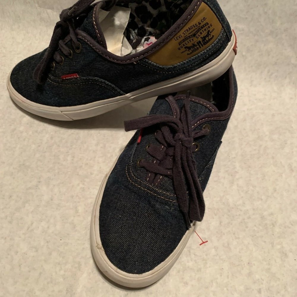 Levi Sneaker Low Top Trainer Womens Size 9